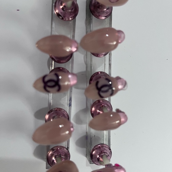 CHANEL Pale Pink Press-On Nails with Purple Logo Accents - Picture 7 of 7